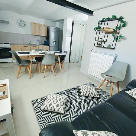 Villa 3 Appartements Entiers Avec Piscine Et Jaccuzi Et Parking マルセイユ エクステリア 写真